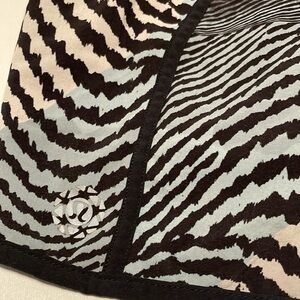 Lululemon Tracker Short III Seawheeze size 12 women’s animal print shorts 2017
